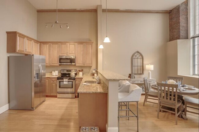 Building Photo - 195 McGregor St