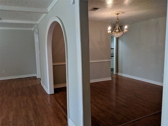 Building Photo - 5519 Birchgate Dr