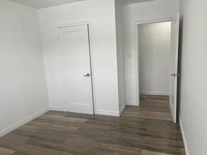 Building Photo - 21 Stirling Ave S