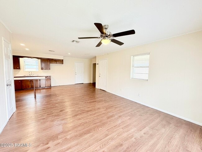 Building Photo - 120 Lindsey Cir