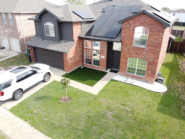 Building Photo - Absolutely Adorable... Lots of space