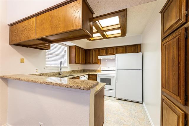 Foto del edificio - 3110 Devonshire Dr