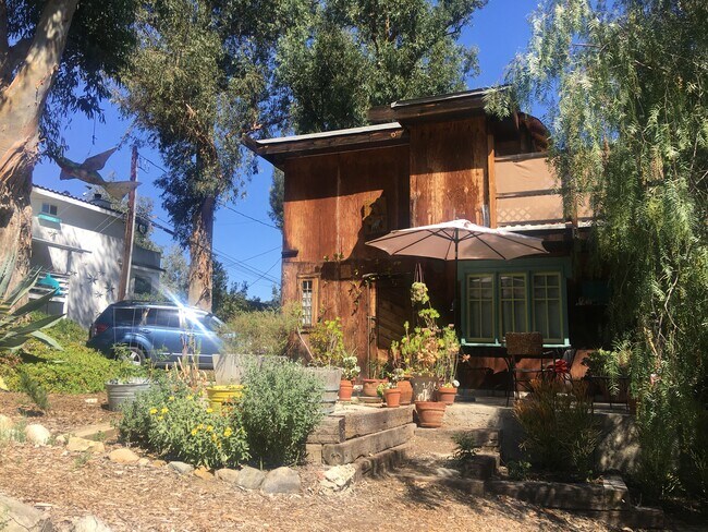 Foto del edificio - 1738 Sylvania Ln