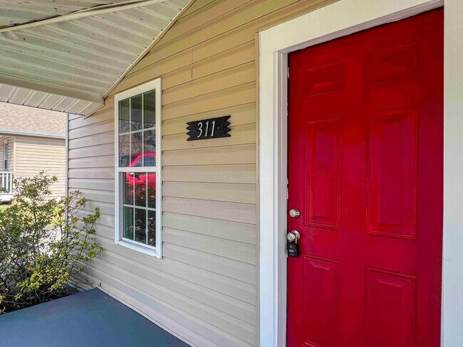 Foto del edificio - Historical Greer Home - Fully Renovated!
