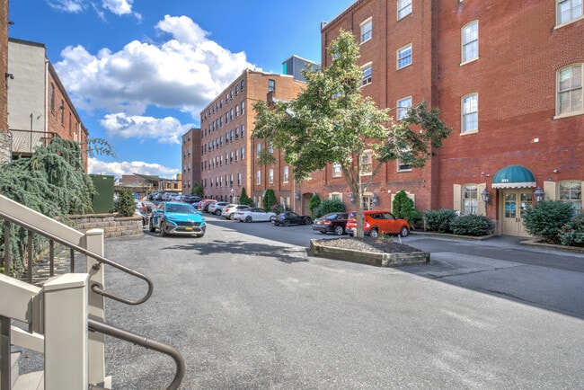 Building Photo - 247 N Shippen St