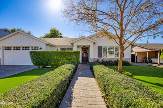 Building Photo - 3247 E Sells Dr