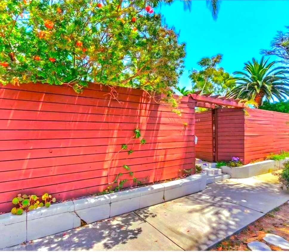 Front of property - 340 Rennie Ave