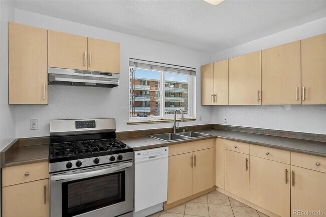 Building Photo - 2527 S University Blvd