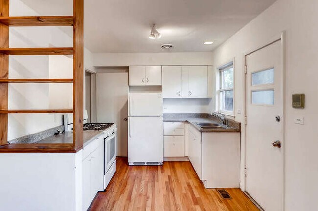 Foto del edificio - 725 W 18th St
