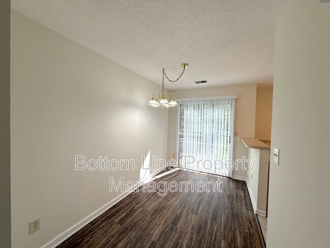 Foto del edificio - 6330 Windsor Gate Ln