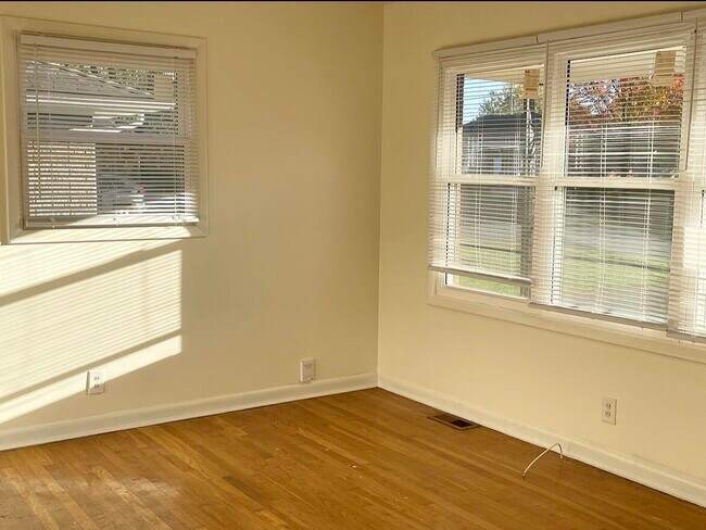 Foto del edificio - 1653 Brittany Ln