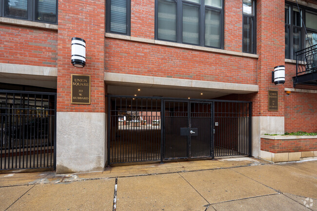 Entrada - Union Square Condominiums