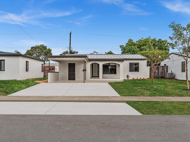 Photo - 5408 NE 3rd Ter. House