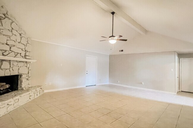 Building Photo - 4290 Park Forest Dr