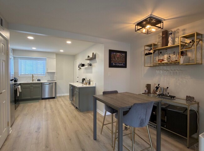 Foto del edificio - 9416 Bay Colony Dr