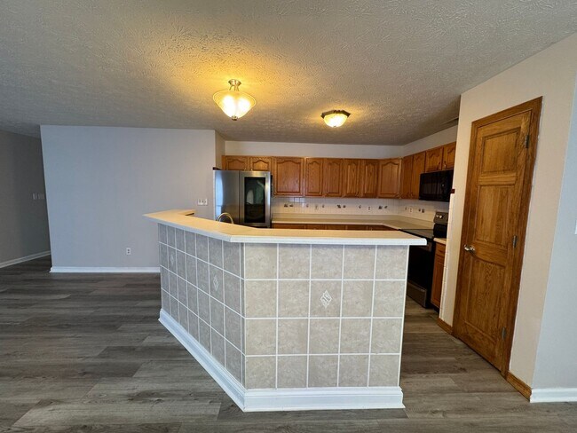 Foto del edificio - 684 Hummingbird Ln