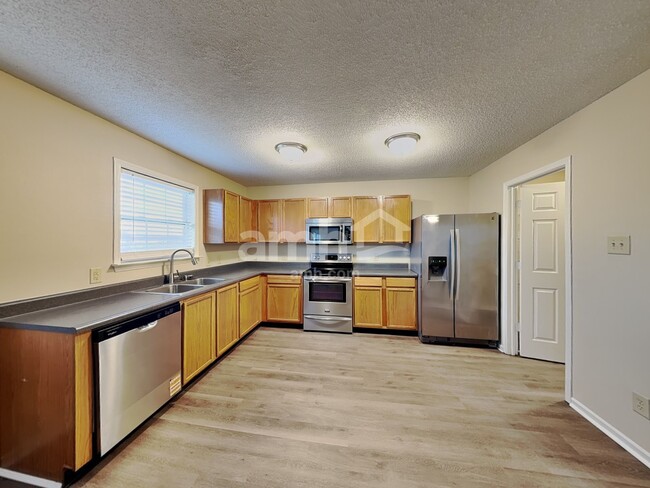 Building Photo - 10812 Parker Dr