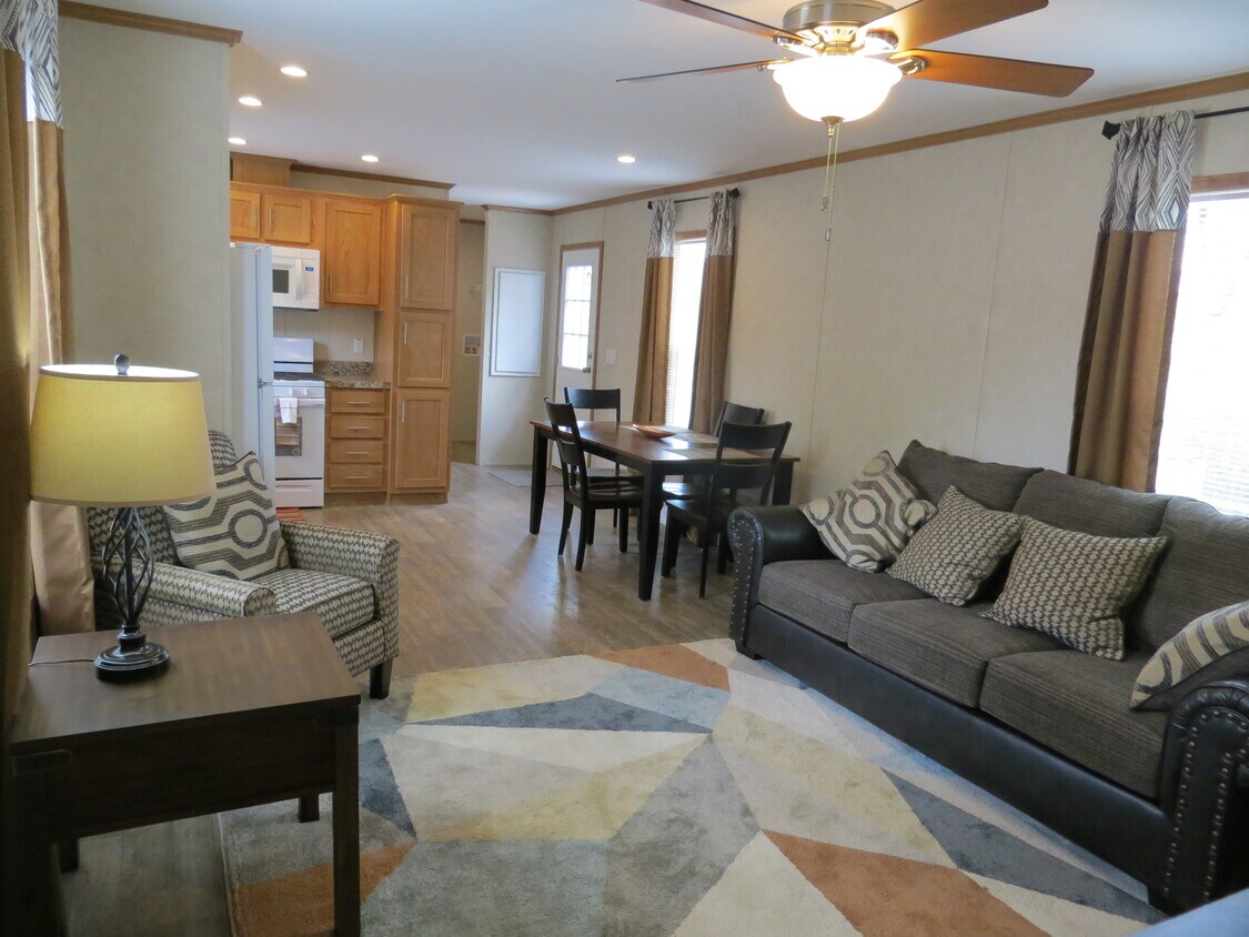 Foto principal - 9 Edgewood Dr