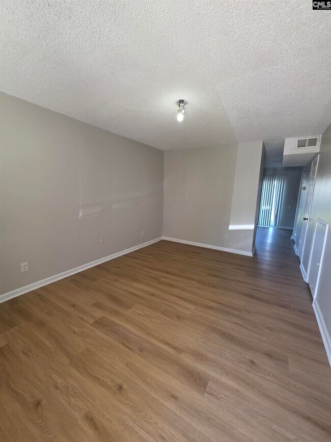 Foto del edificio - 1918 Jessamine Rd