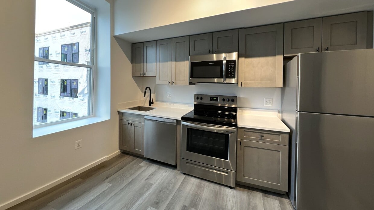 Photo - 725 W Pratt St. Apartments