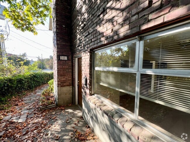 Building Photo - 2403 W Lynn St