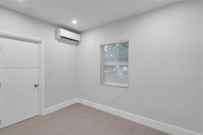Building Photo - 12322 NE 6th Ave