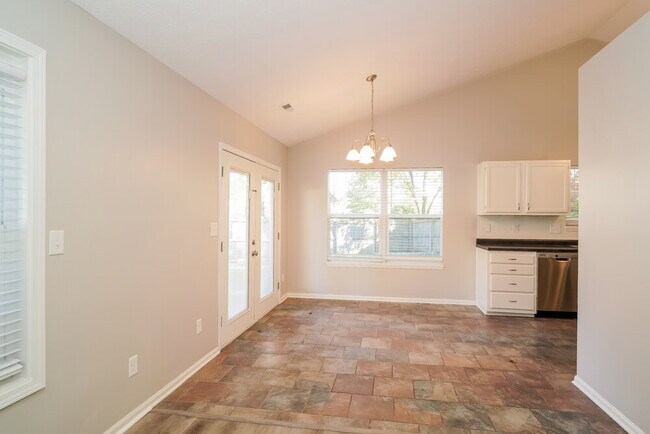 Building Photo - 6726 Oak Lake Dr