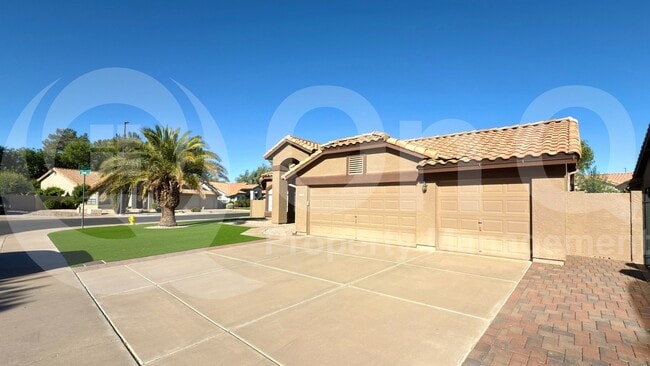 Photo - 214 N Silverado St House