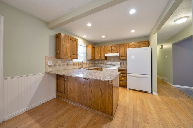 Building Photo - Spacious 4 Bed, 3 Bath Pet-Friendly Home w...
