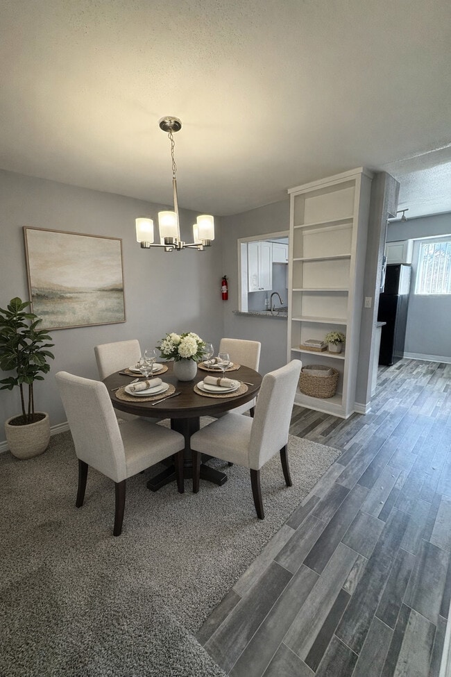 Disfruten de la cena en familia. - Belmont Place/La Fontaine
