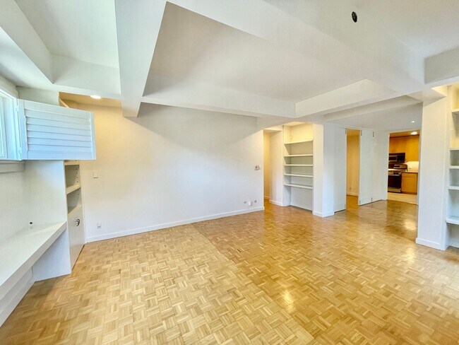 Foto del edificio - Coveted Pacific Heights Condo w/Private Pa...