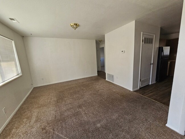 Building Photo - 215 N 400 W