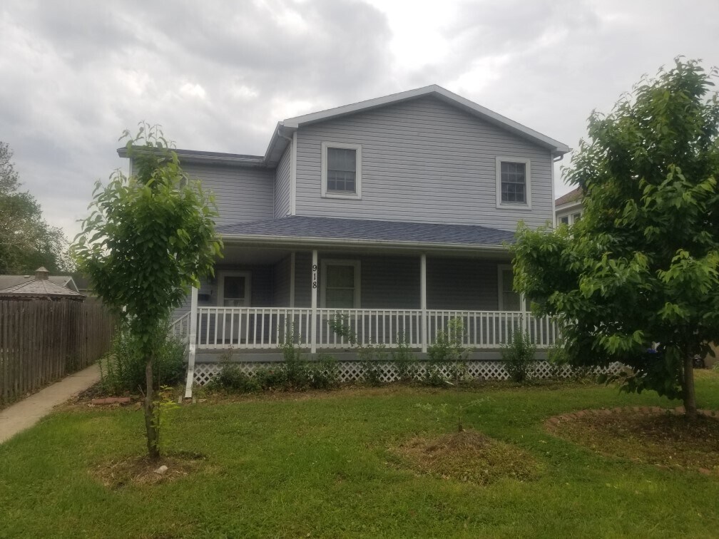 918 6th St Unit 4, La Salle, IL 61301 Condo for Rent in La Salle, IL