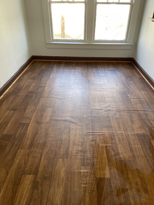 Foto del edificio - "Charming 2-Bed Home with Hardwood Floors in Laurens, SC!"