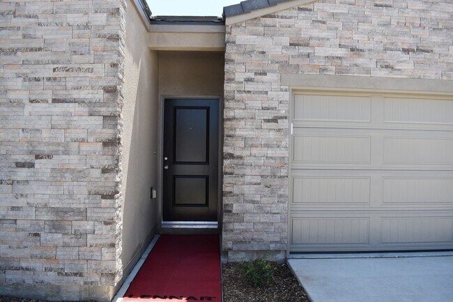 Building Photo - 4470 N San Clemente Ave