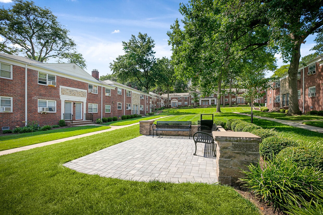 Hillside Village - 659 Shaler Blvd Ridgefield, NJ 07657