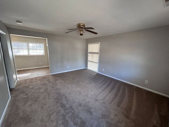 Building Photo - 208 Von Dale Dr
