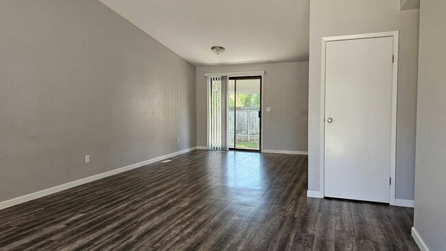 Building Photo - Lovely Single-Story 3-Bed, 2 Bath House in...