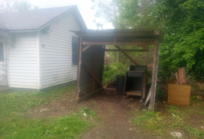 Building Photo - COMING SOON!!1  3-BEDROOMS! - $390 Month /...