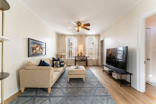 Foto del edificio - 3309 N Leavitt St