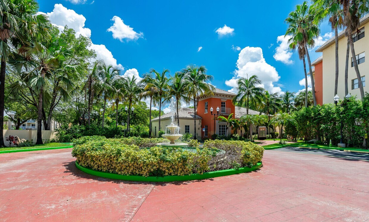 Foto principal - 8290 Lake Dr