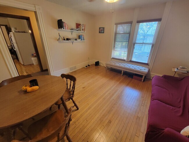 Foto del edificio - AVAILABLE AUGUST - 2 BED 1 BATH