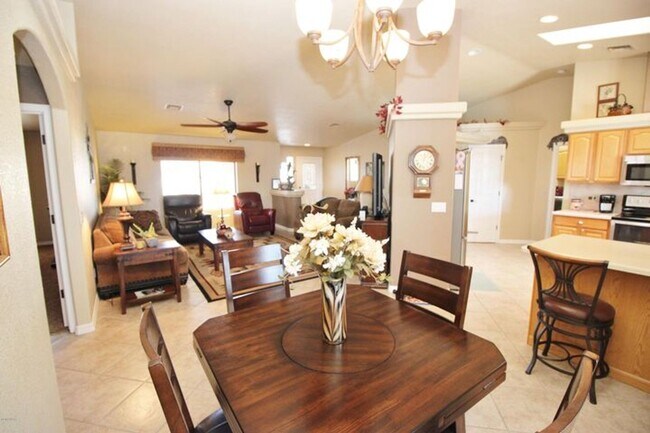Foto del edificio - Furnished 3 Bedroom - 2 Bath Pool Home