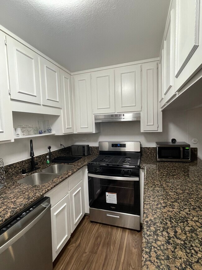 Foto del edificio - 25905 Narbonne Ave