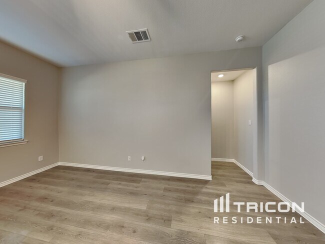 Building Photo - 714 Barbary Ln