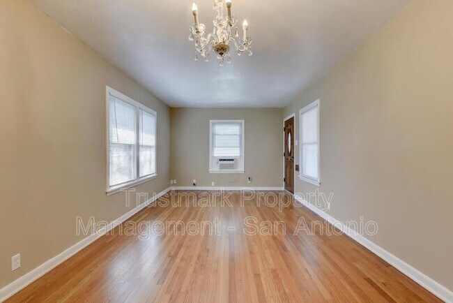 Foto del edificio - 1322 W Malone Ave