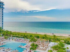 Building Photo - 2301 Collins Ave