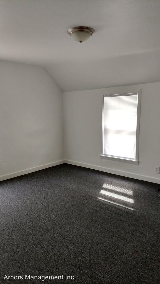 Building Photo - 565 6th St