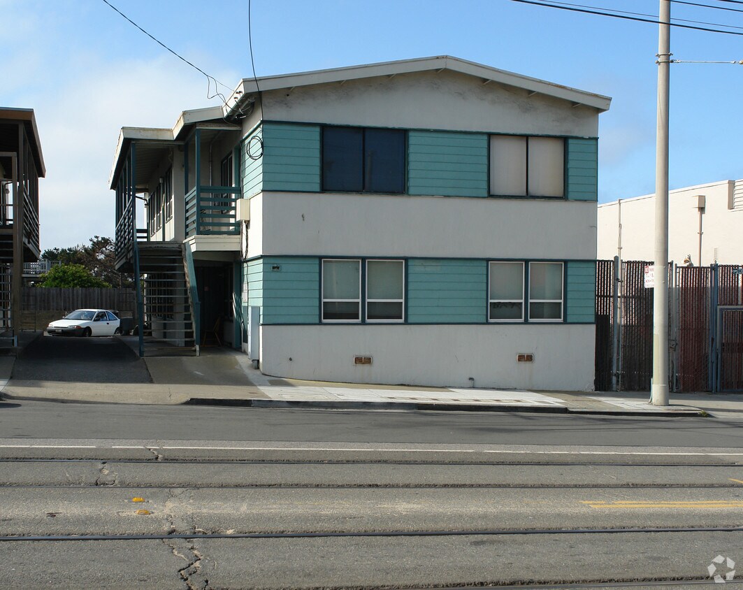 Building Photo - 3525 Taraval St