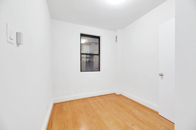 Foto del edificio - 426 W 49th St